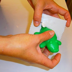 Paso-6-Hacer-jabon-cocodrilo-cuelgaduchas Paso-6-Hacer-jabon-cocodrilo-cuelgaduchas
