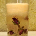 hacer velas de gel con capullitos de rosa