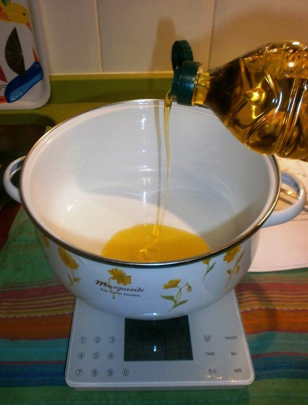 Pesar aceite para hacer jabon Pesar aceite para hacer jabon