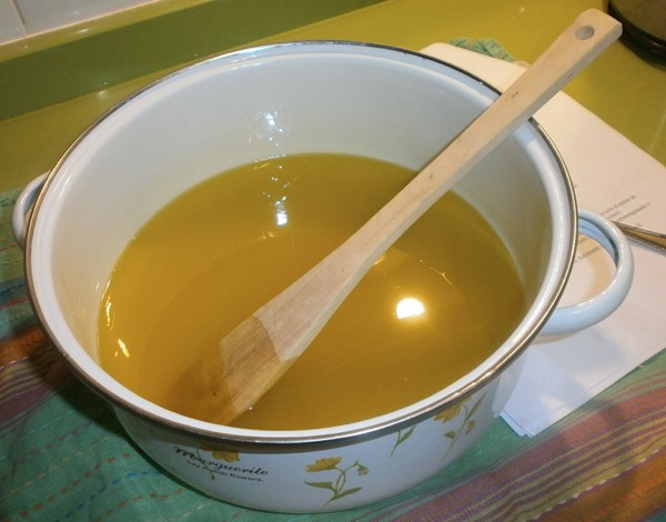 Remover la mezcla para hacer jabon Remover la mezcla para hacer jabon