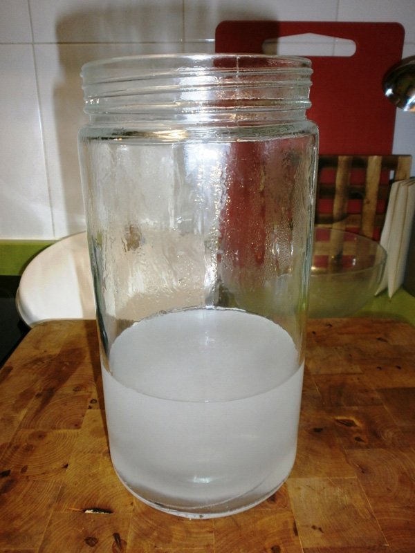 Mezclamos la Sosa con el agua. Mezclamos la Sosa con el agua.