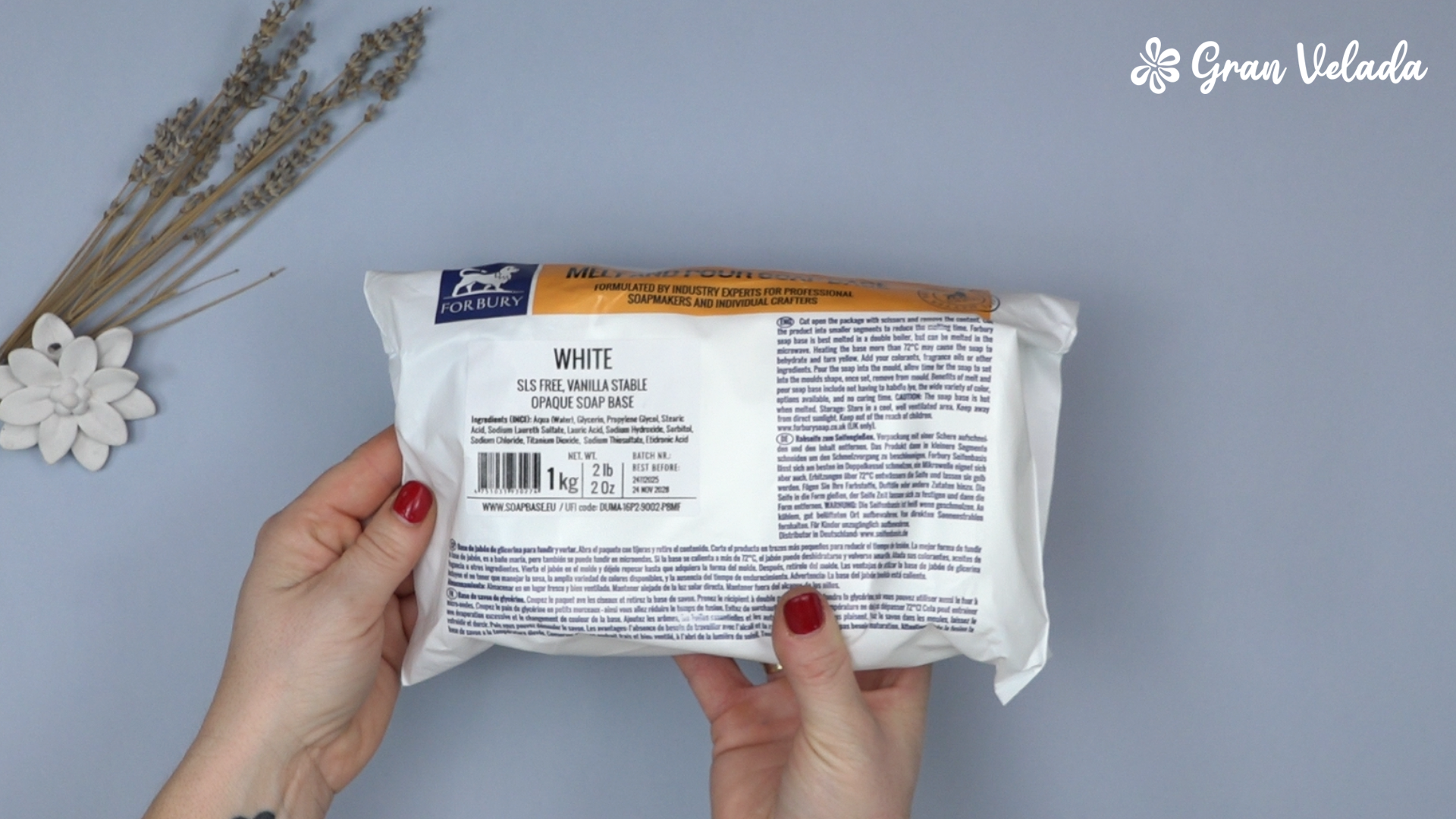 Base de jabón de glicerina blanca dentro de la bolsa antes de empezar la receta